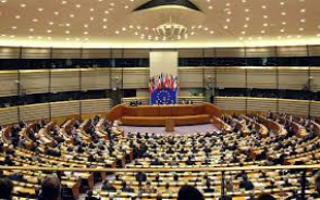 Европарламент приостановил работу по отмене виз для Турции